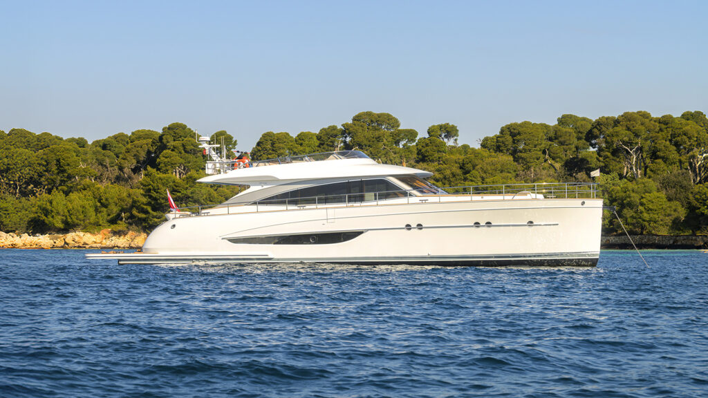 Mulder-Favorite-2200-OLAF-Antibes-01