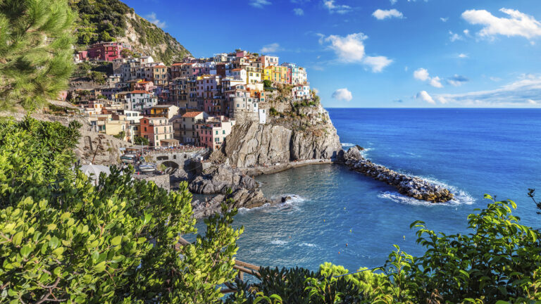 02-manarola-in-cinque-terre-italy-2023-11-27-05-16-18-utc
