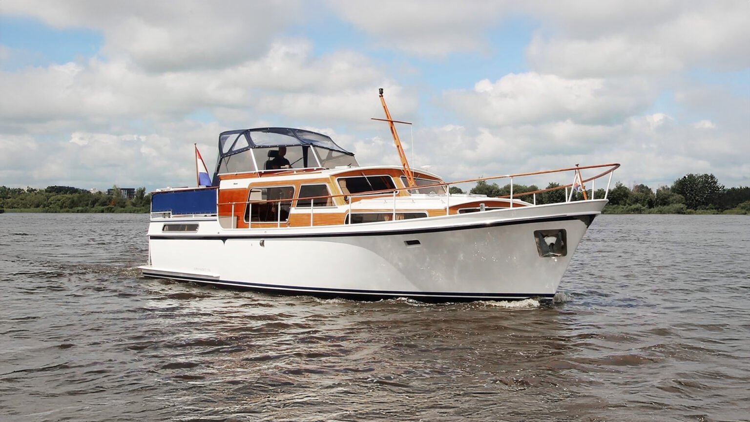 1989 - YN00015 - DREAMBOAT-01V2