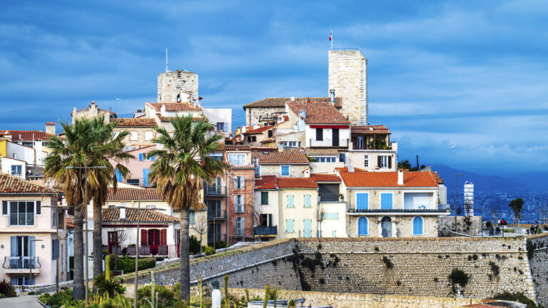 antibes-castle-and-central-square-palm-and-cactus-2025-02-20-08-41-26-utc