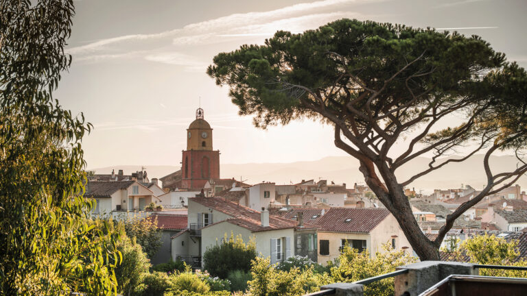 saint-tropez-the-clock-tower-2024-10-11-08-32-22-utc