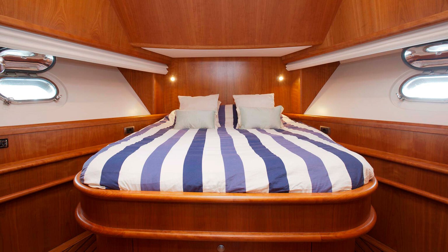 Mulder-55-Explorer-MOOIE-NEL-int-01