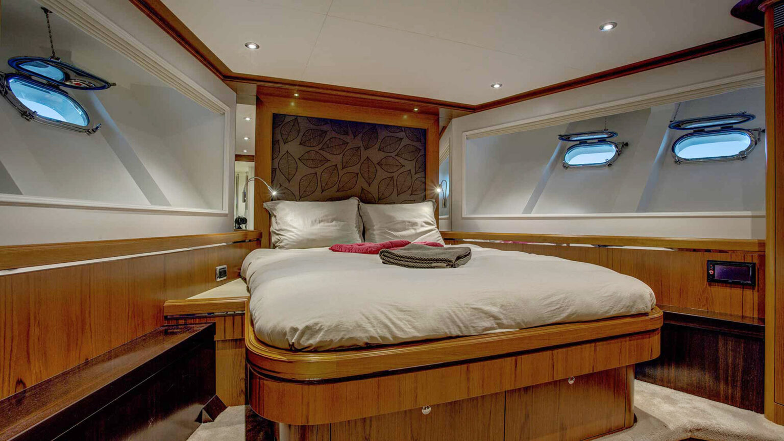 Mulder-73-Flybridge-BOONOOROO-II-int-10