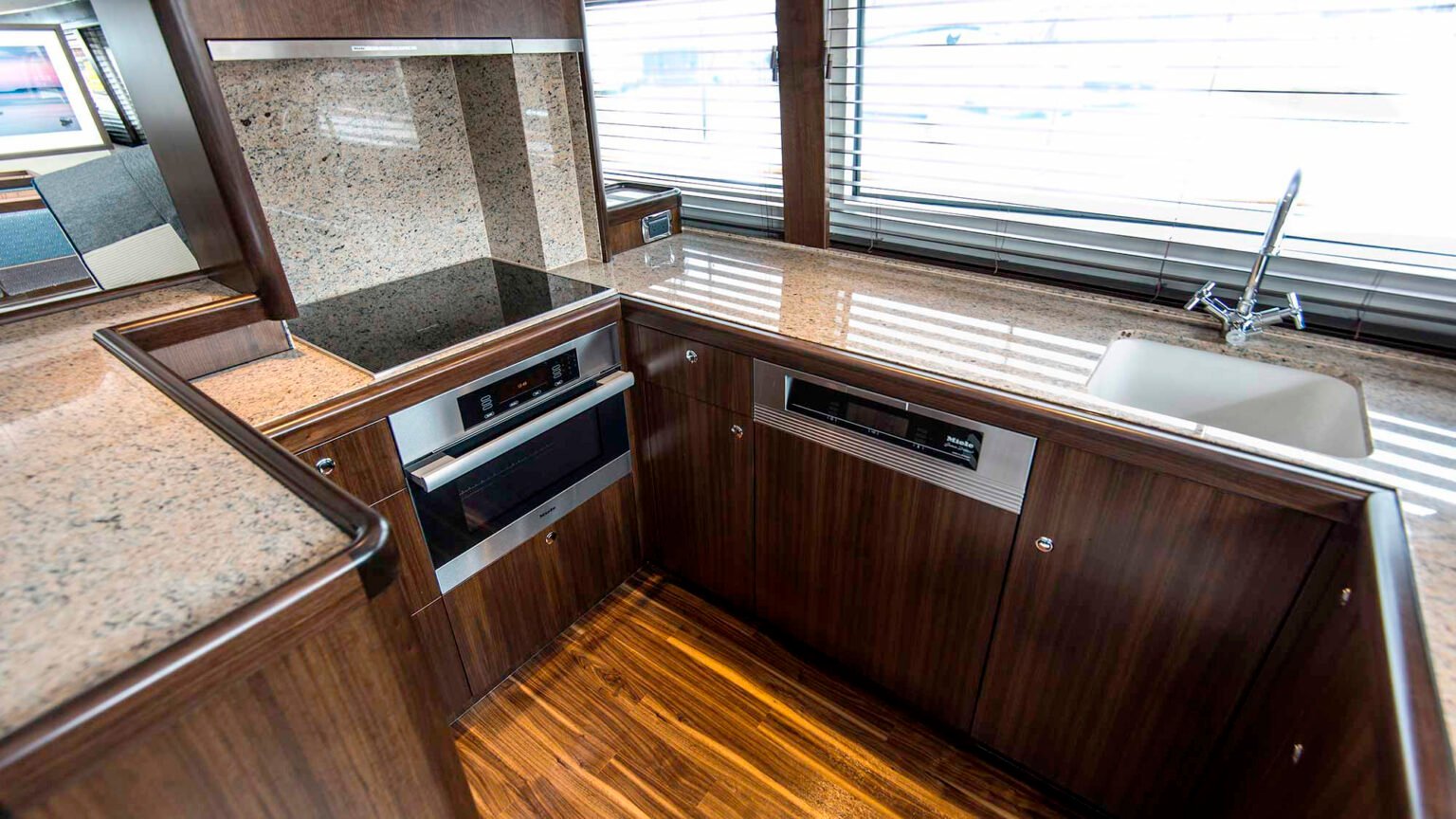 Mulder-75-Wheelhouse-STRATHEARN-int-10