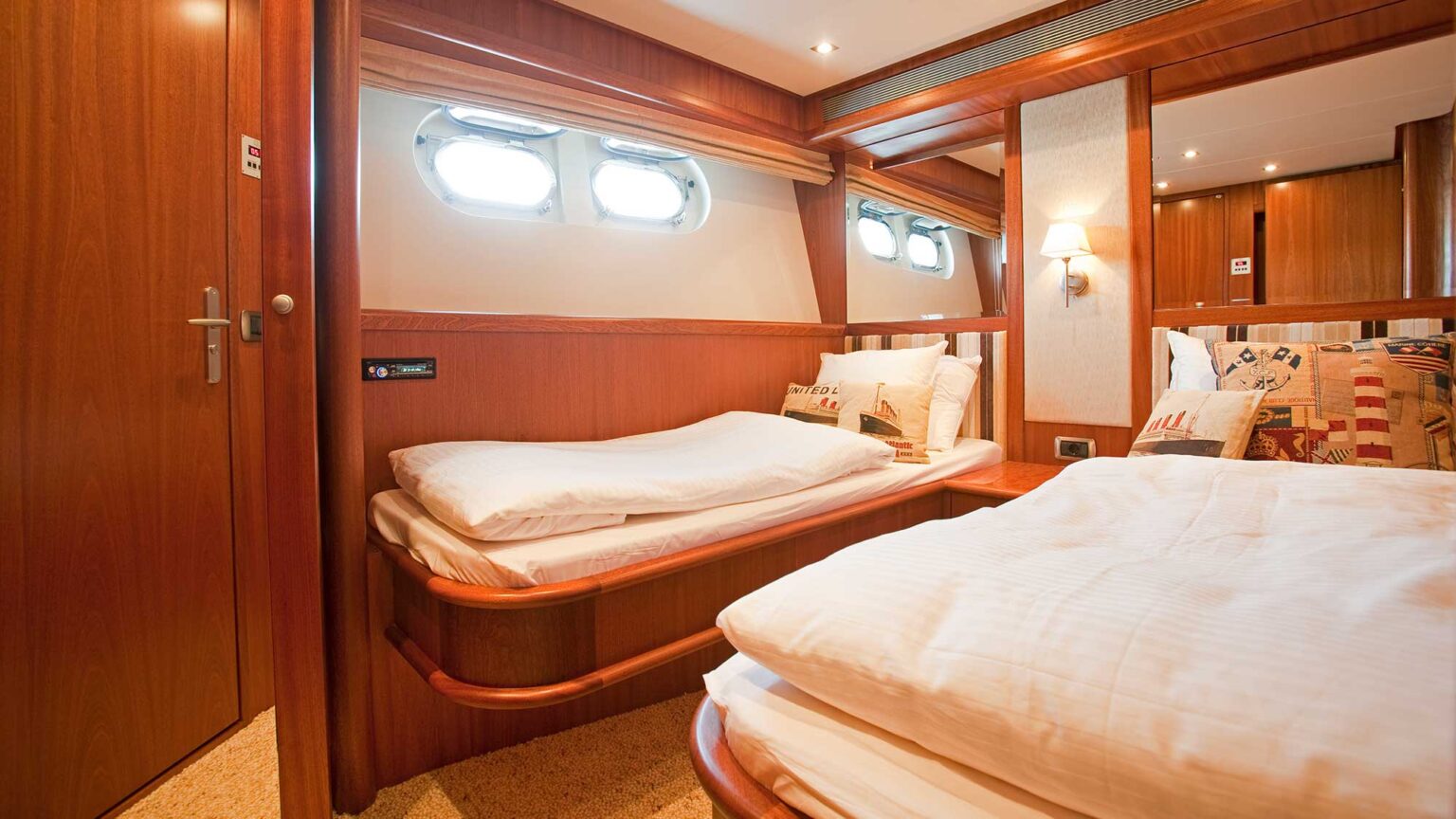 Mulder-92-Flybridge-MIMI-int-06