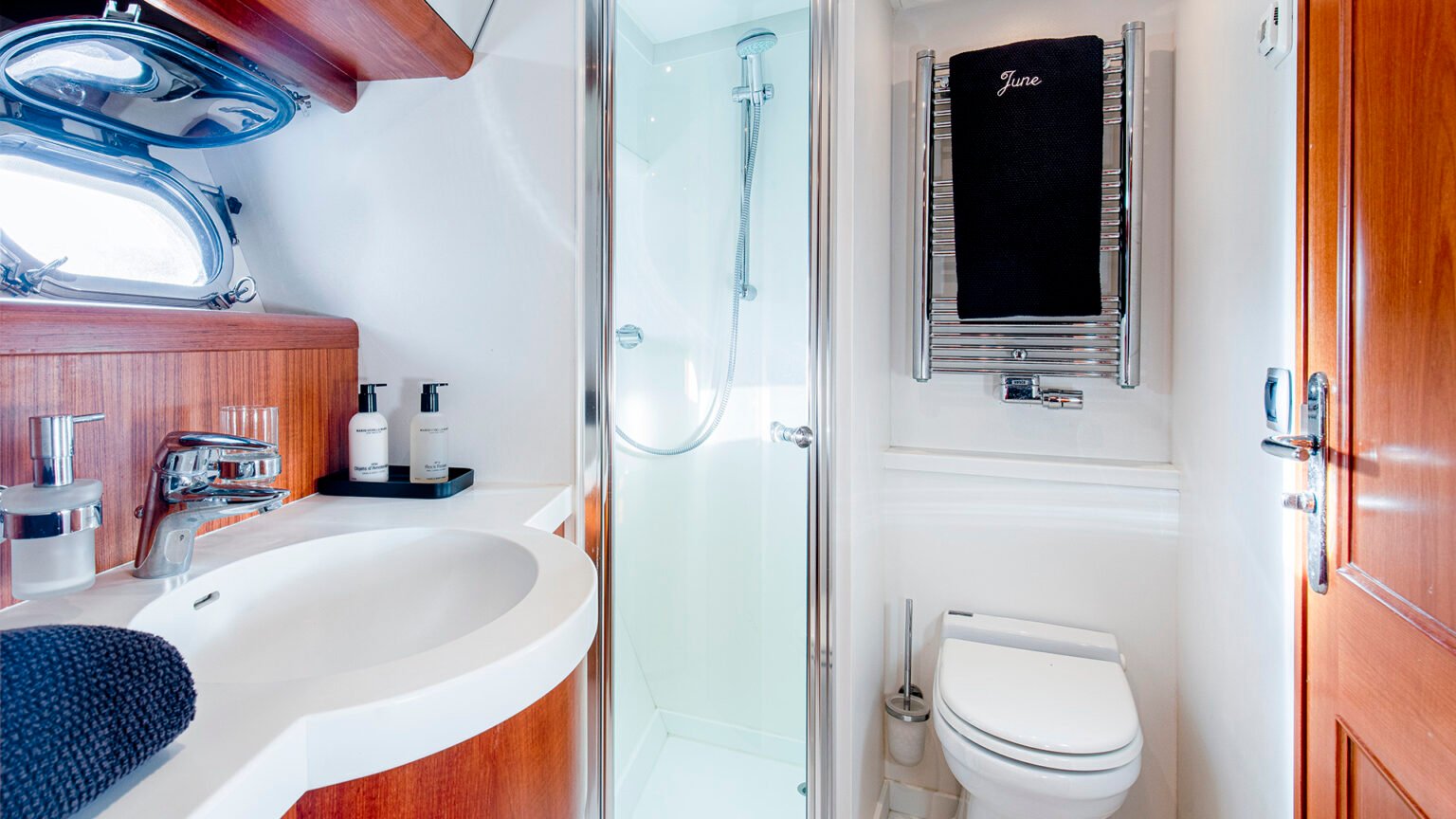 YN09073-Mulder-Wheelhouse-70-Int-01