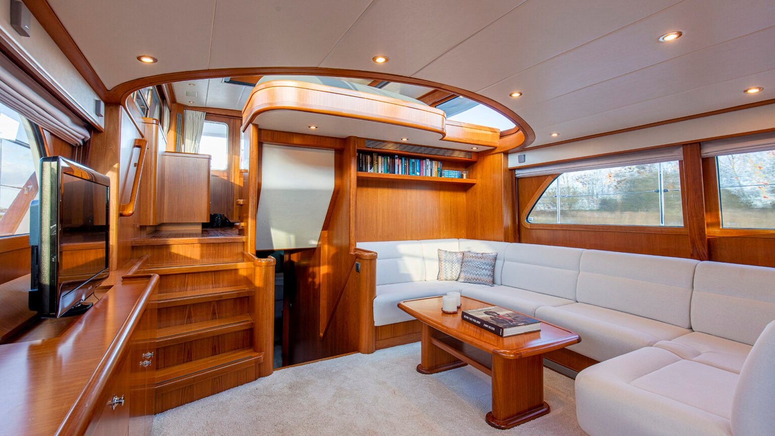 YN09073-Mulder-Wheelhouse-70-Int-08