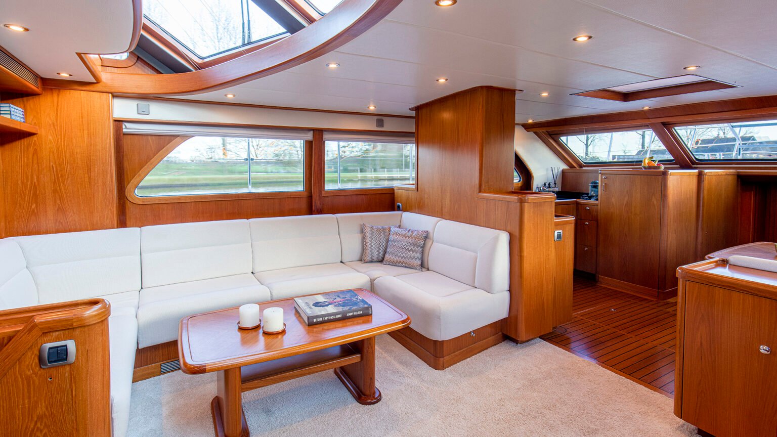 YN09073-Mulder-Wheelhouse-70-Int-09