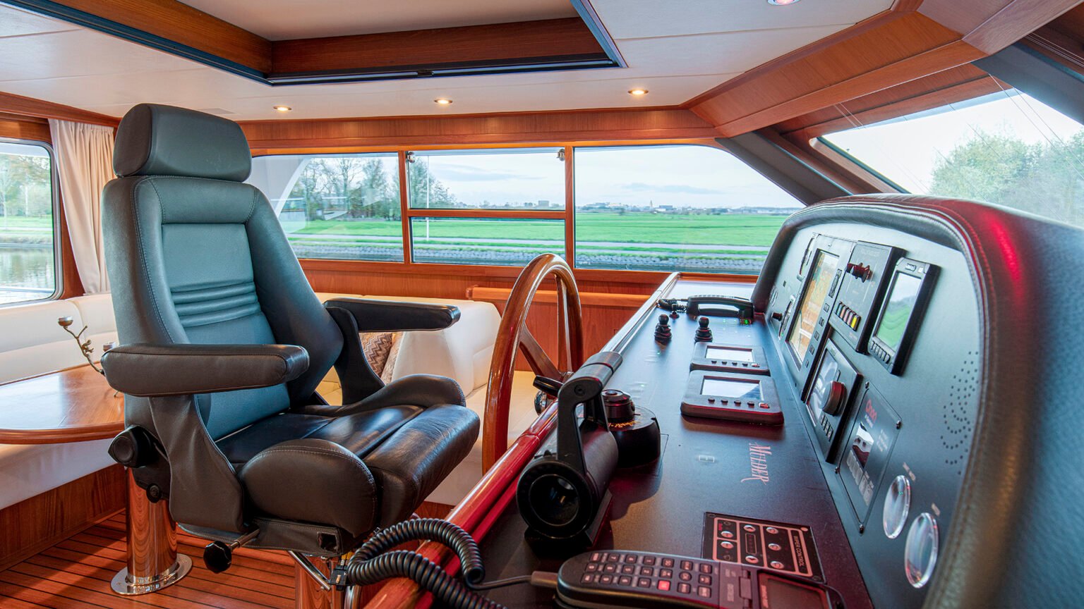 YN09073-Mulder-Wheelhouse-70-Int-15