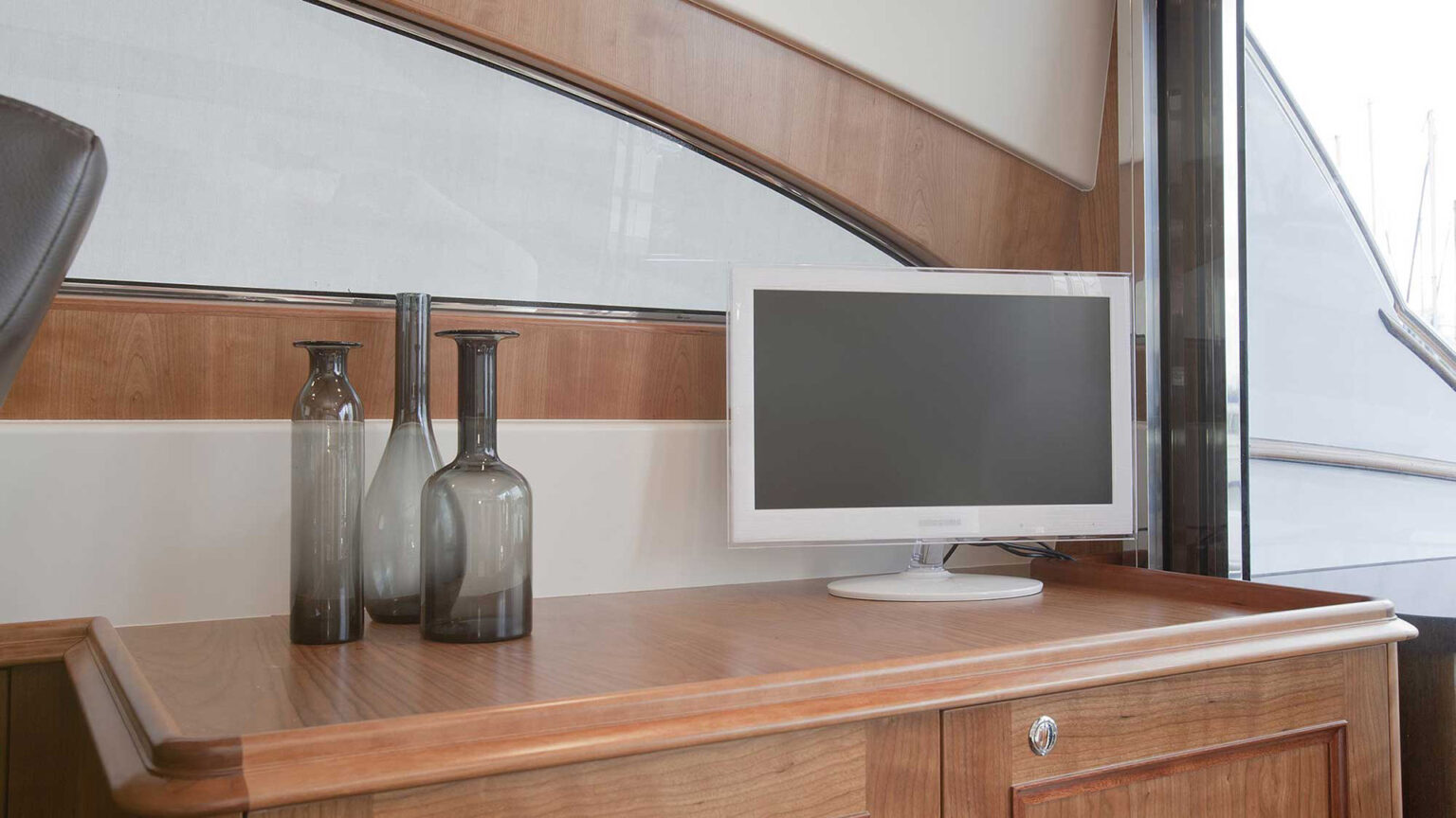 YN11086-Mulder-Favorite-1400IPS-Int-04