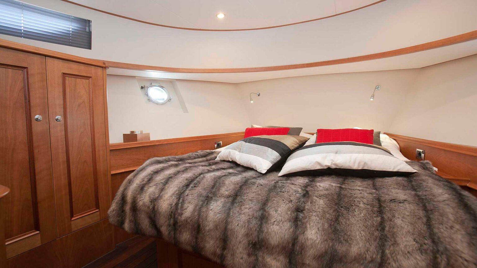 YN11086-Mulder-Favorite-1400IPS-Int-06