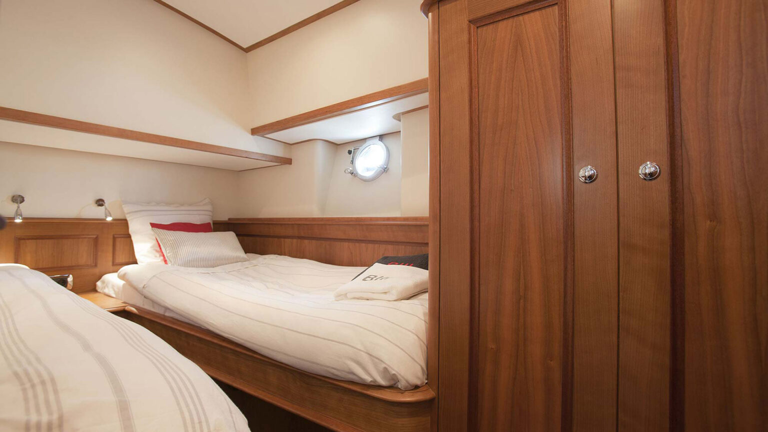 YN11086-Mulder-Favorite-1400IPS-Int-07