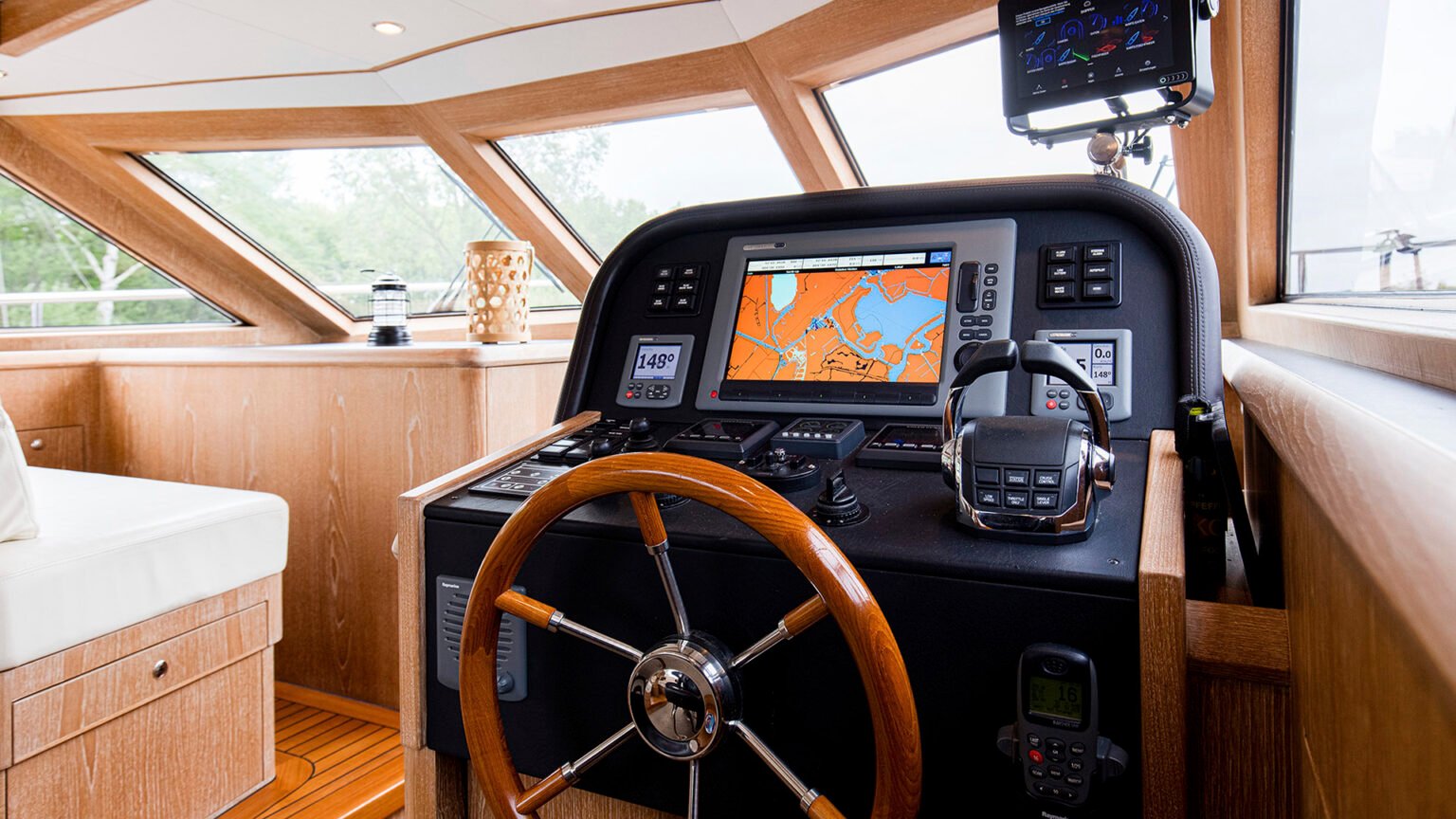 YN1293-Mulder-Favorite-1500-Int-02