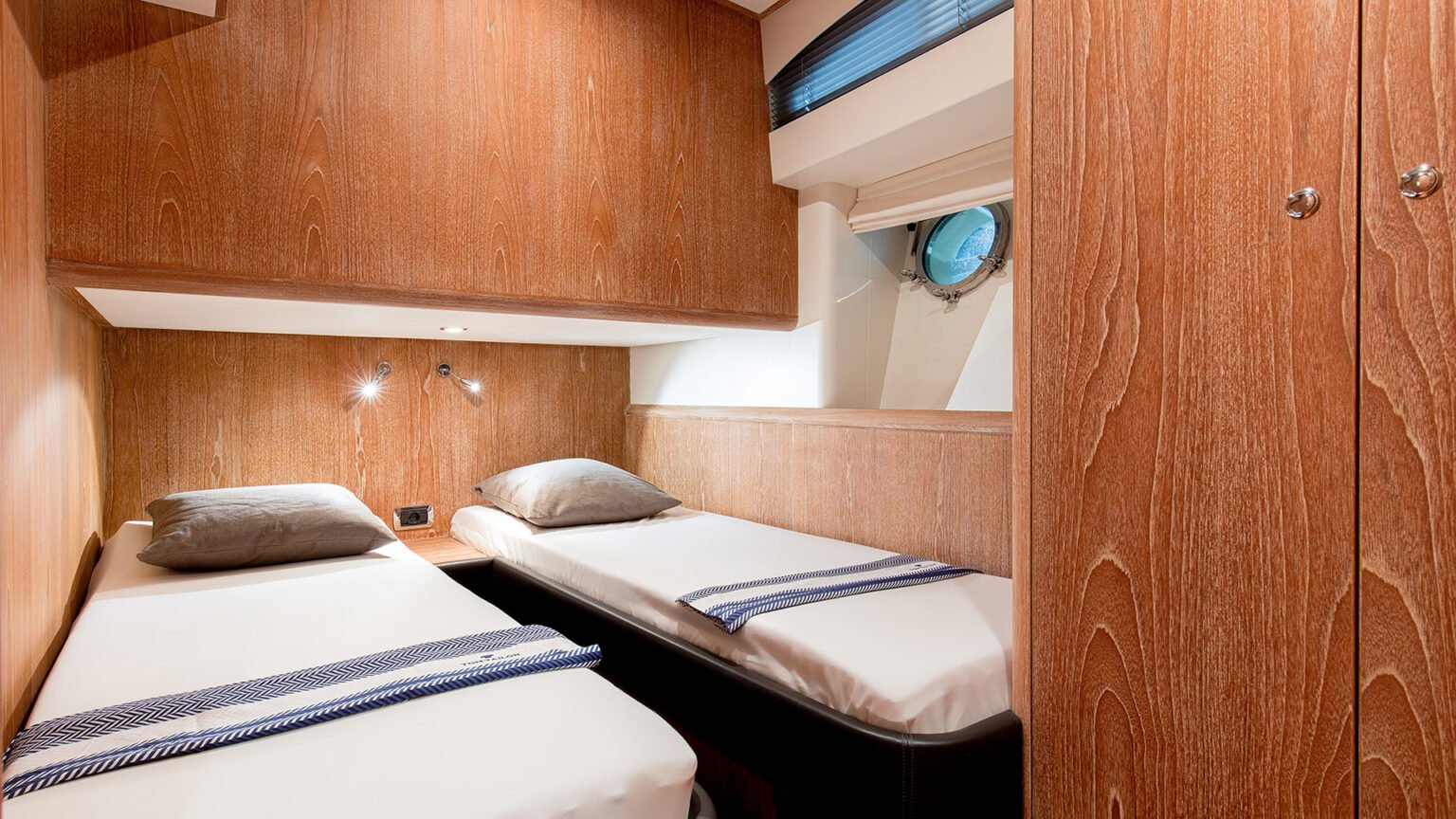 YN1293-Mulder-Favorite-1500-Int-07