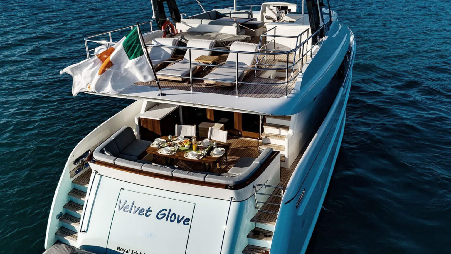 Mulder-75-Flybridge-Velvet-Glove-III-04