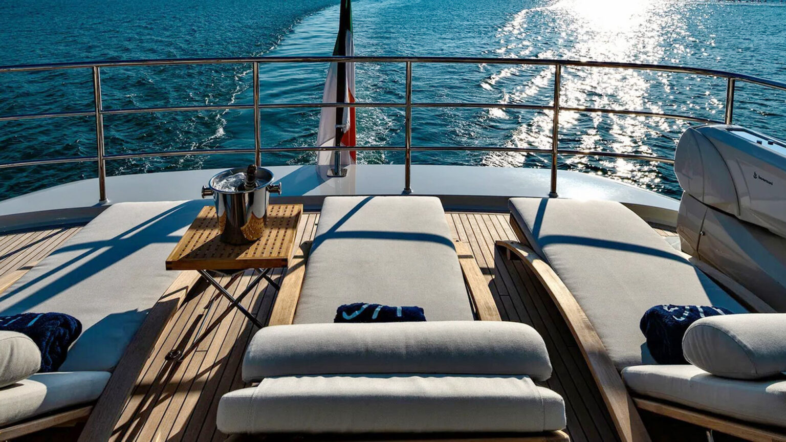 Mulder-75-Flybridge-Velvet-Glove-III-07