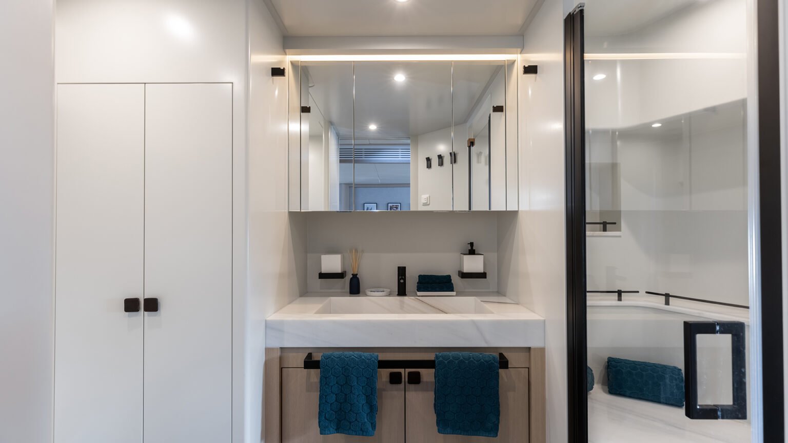 Mulder-Favorite-2200-BN121-OSCAR-Int-07