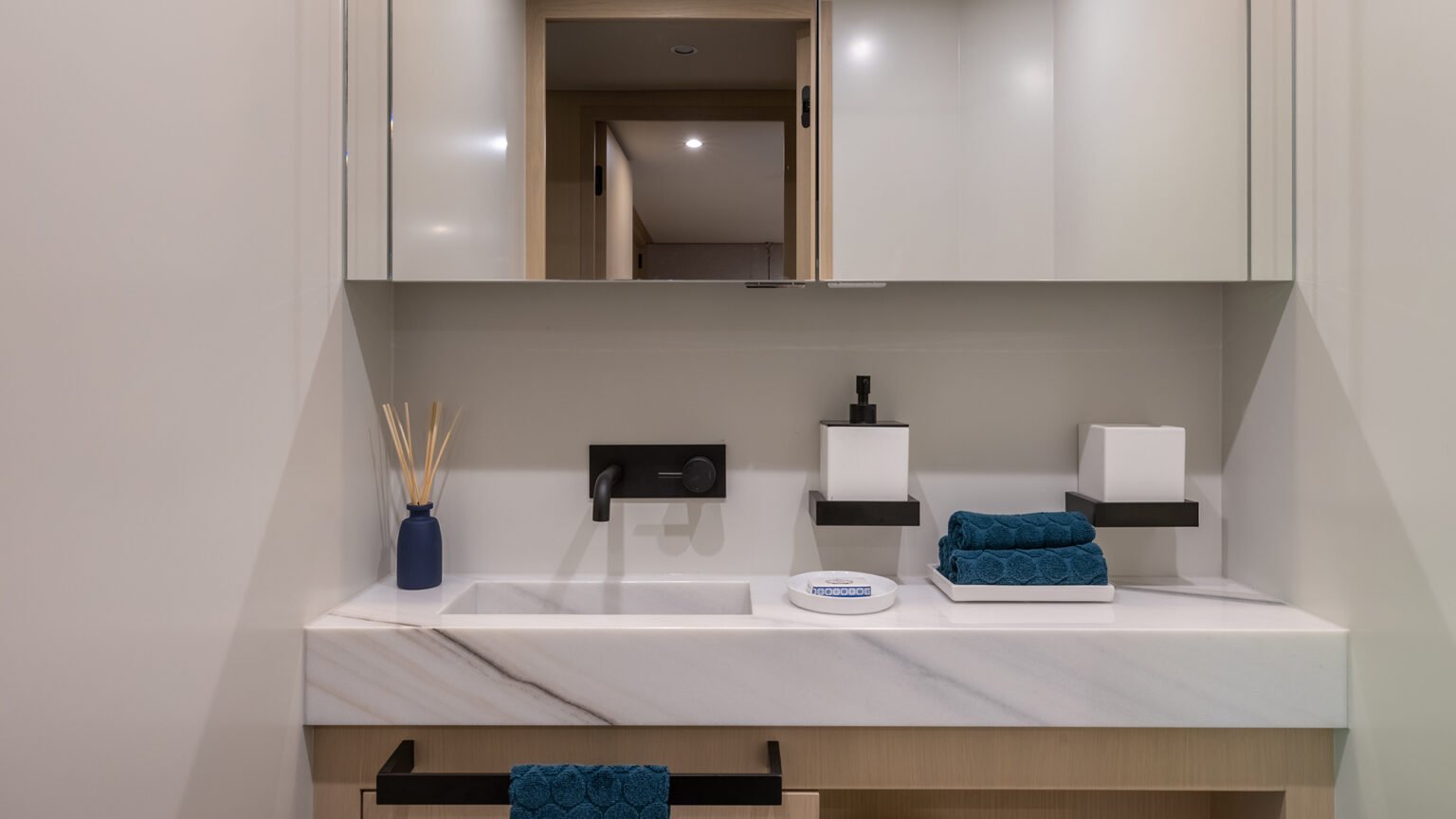 Mulder-Favorite-2200-BN121-OSCAR-Int-08