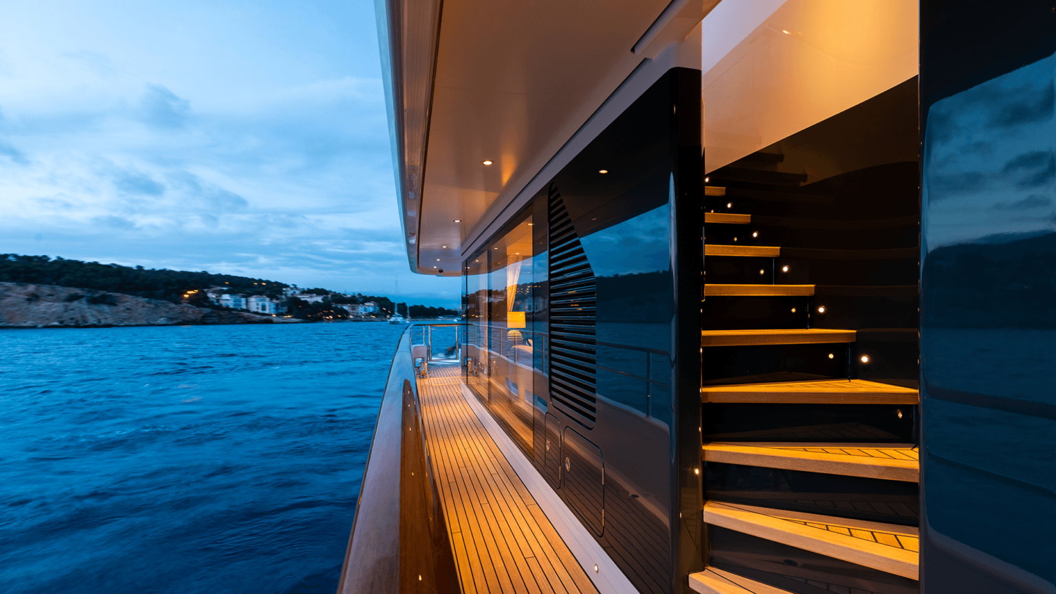 Mulder-ThirtySix-BN110-Calypso-Deck-01