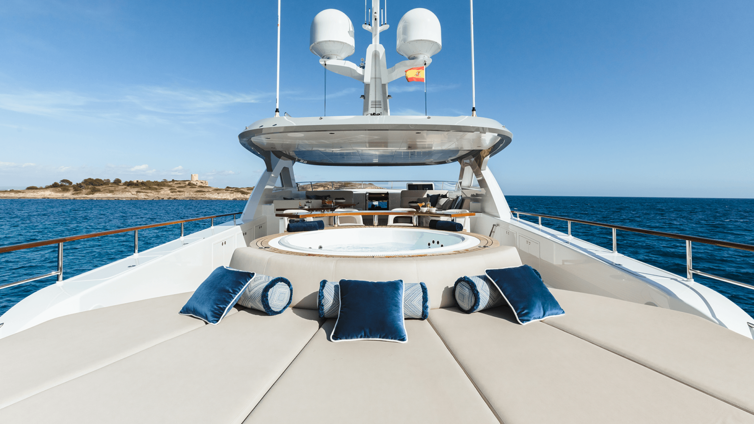 Mulder-ThirtySix-BN110-Calypso-Deck-09