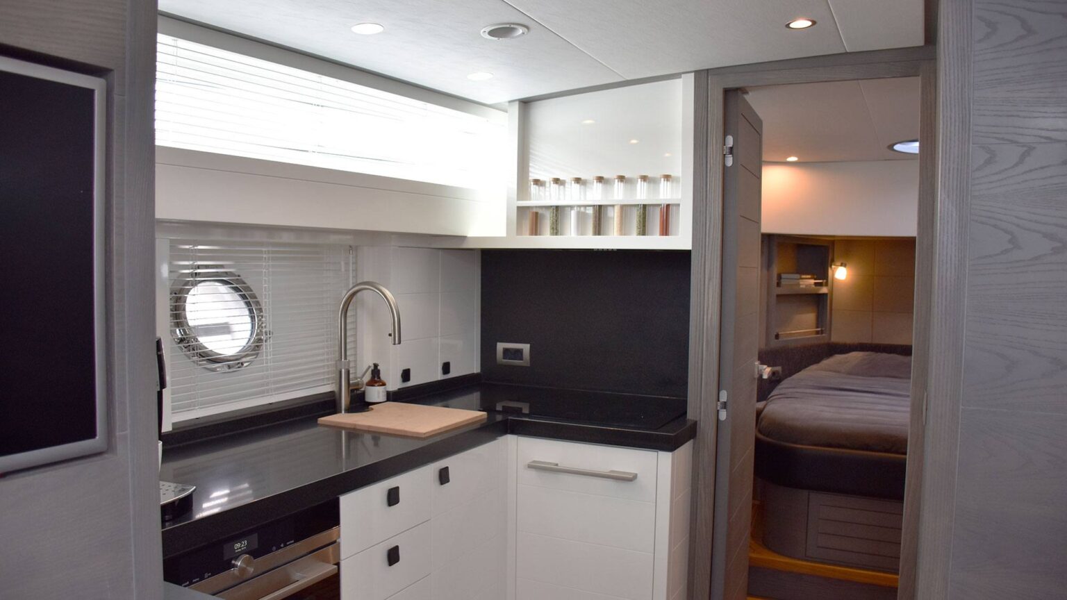 MulderShipyard_BN108_Grey_Pearl-23