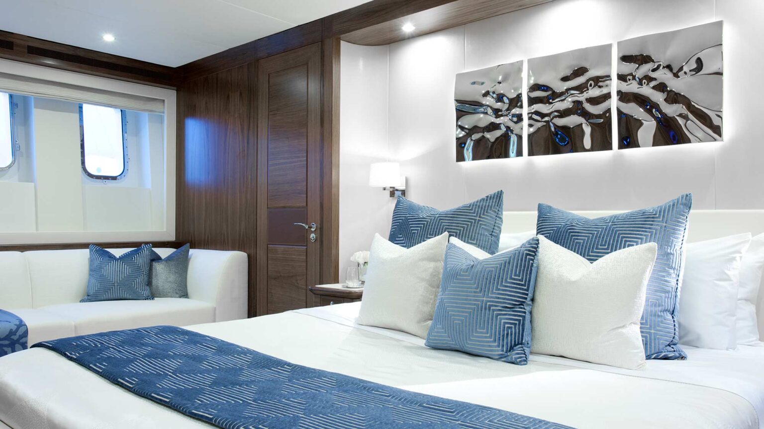 YN1597-MULDER-94-VOYAGER-INT-09