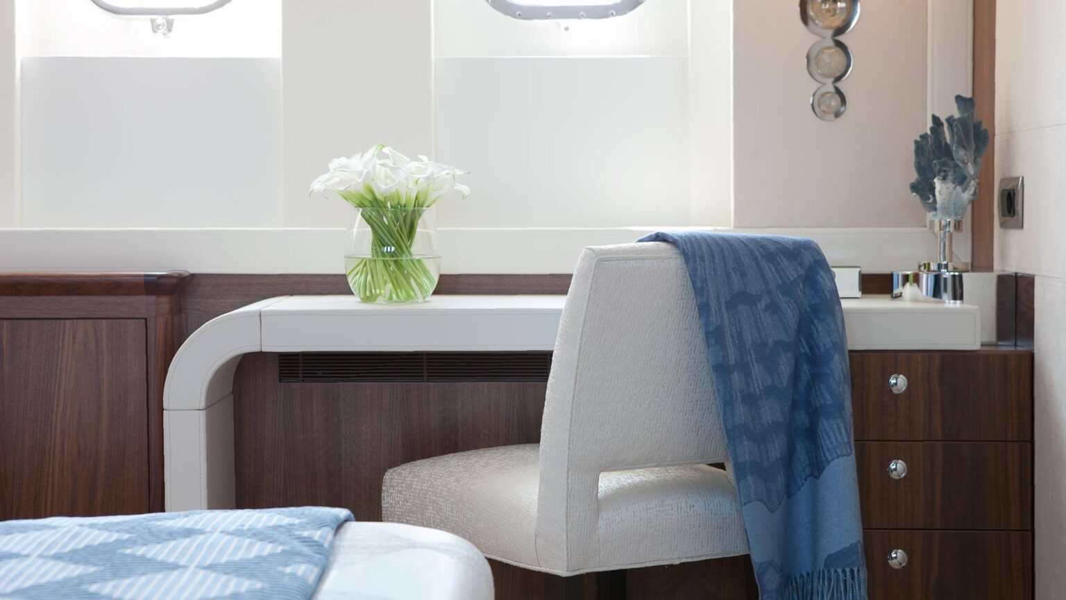 YN1597-MULDER-94-VOYAGER-INT-11