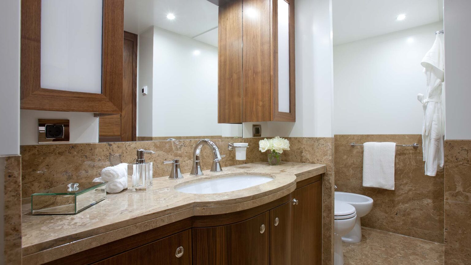 YN1597-MULDER-94-VOYAGER-INT-14