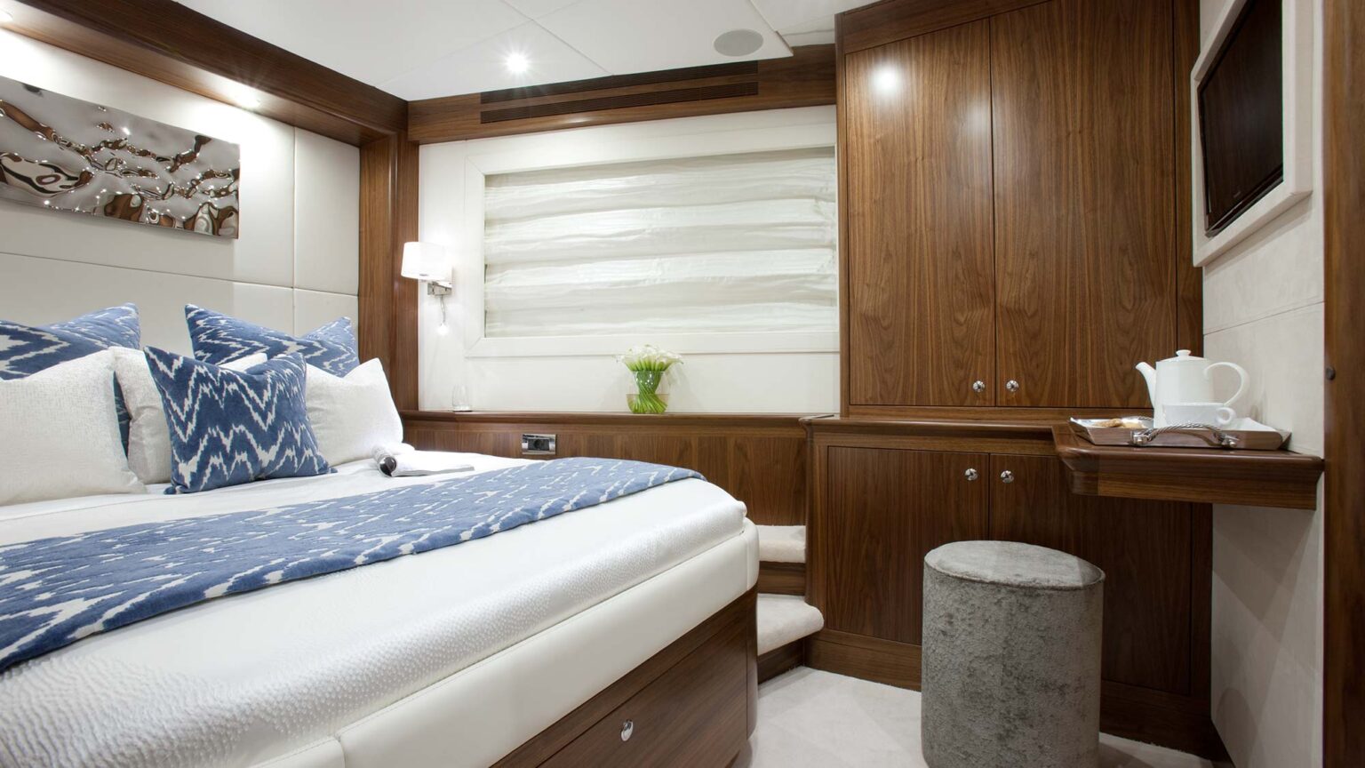 YN1597-MULDER-94-VOYAGER-INT-15