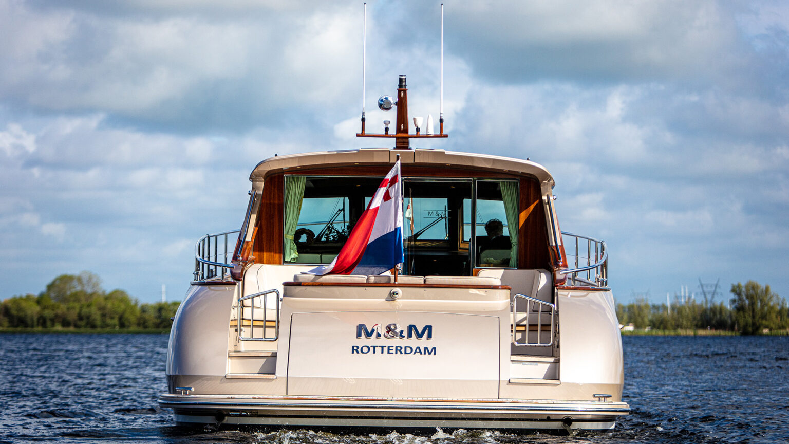 YN18114-Mulder-Favorite-1500-Ext-03