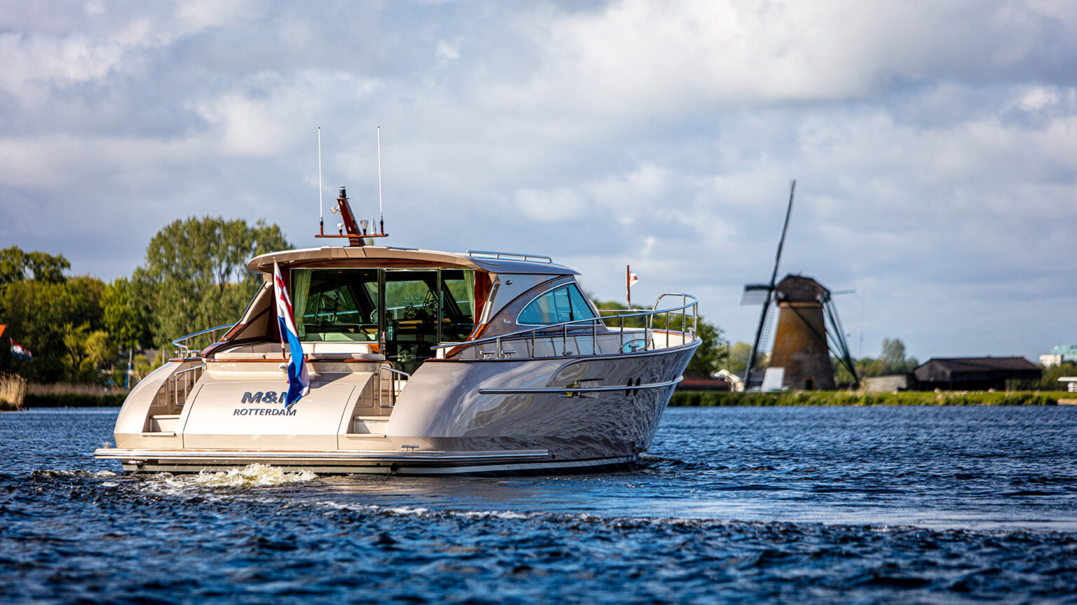 YN18114-Mulder-Favorite-1500-Ext-04