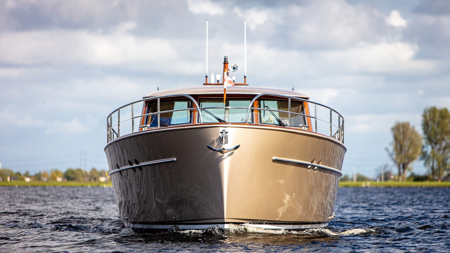 YN18114-Mulder-Favorite-1500-Ext-05