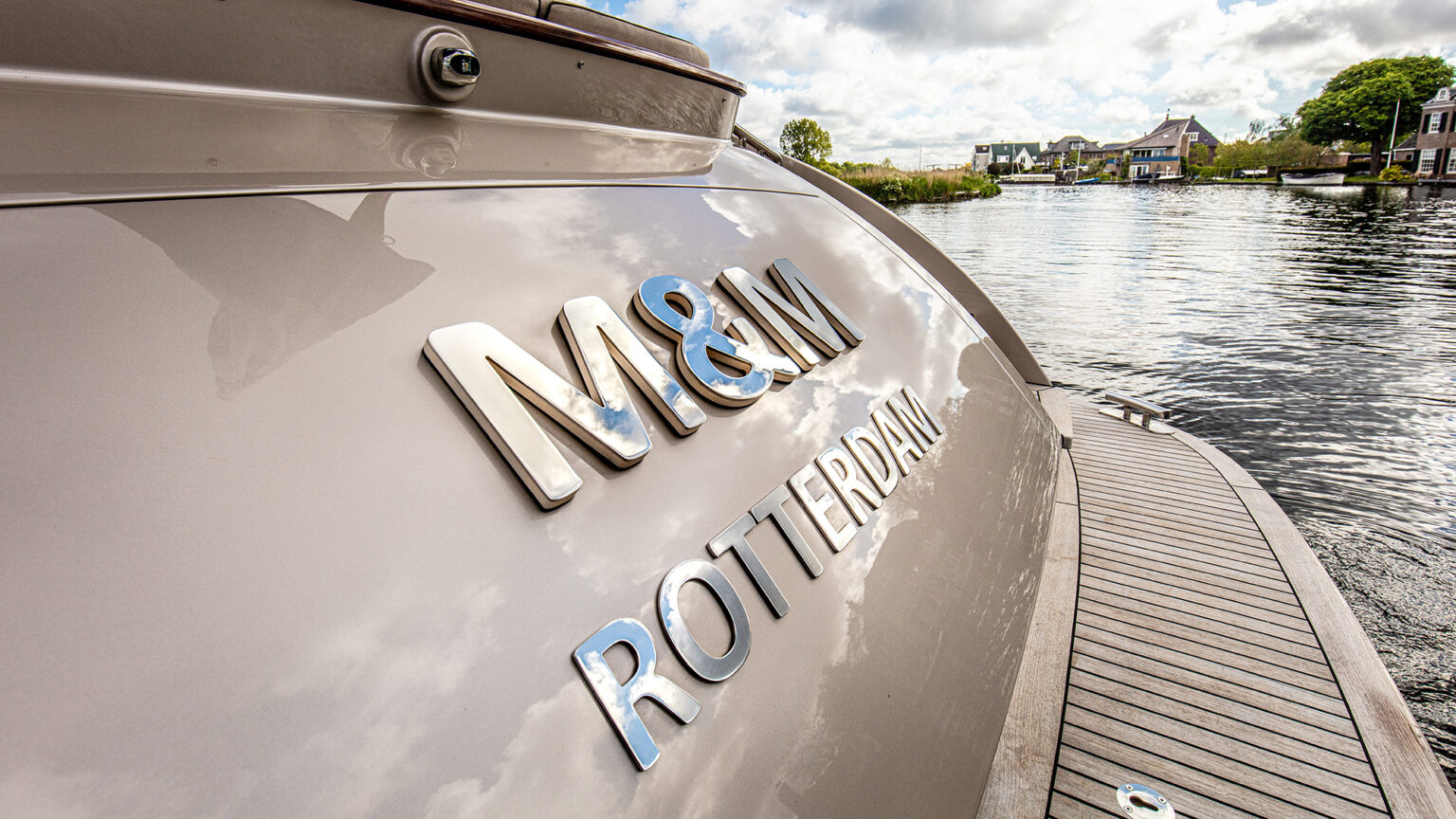 YN18114-Mulder-Favorite-1500-Ext-09