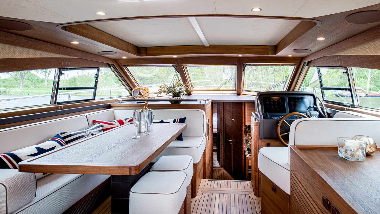 YN18114-Mulder-Favorite-1500-Int-01