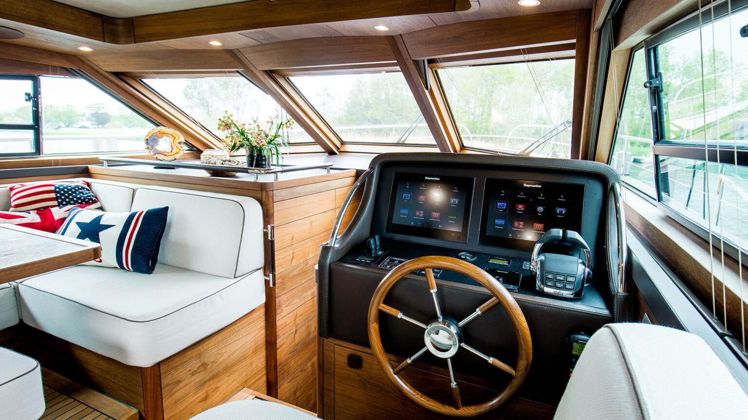 YN18114-Mulder-Favorite-1500-Int-02