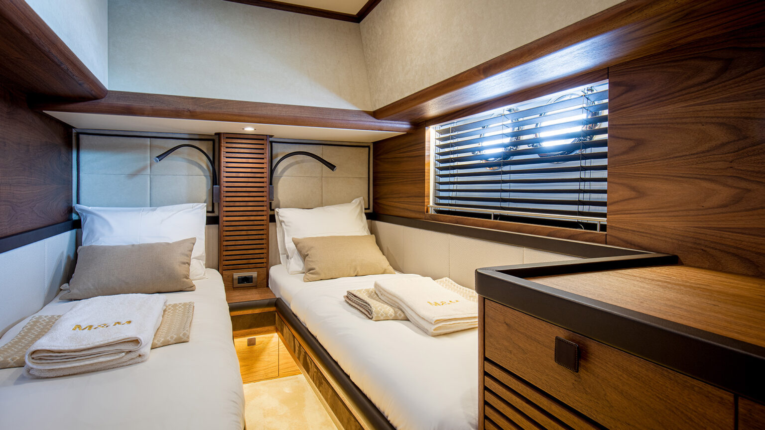 YN18114-Mulder-Favorite-1500-Int-06