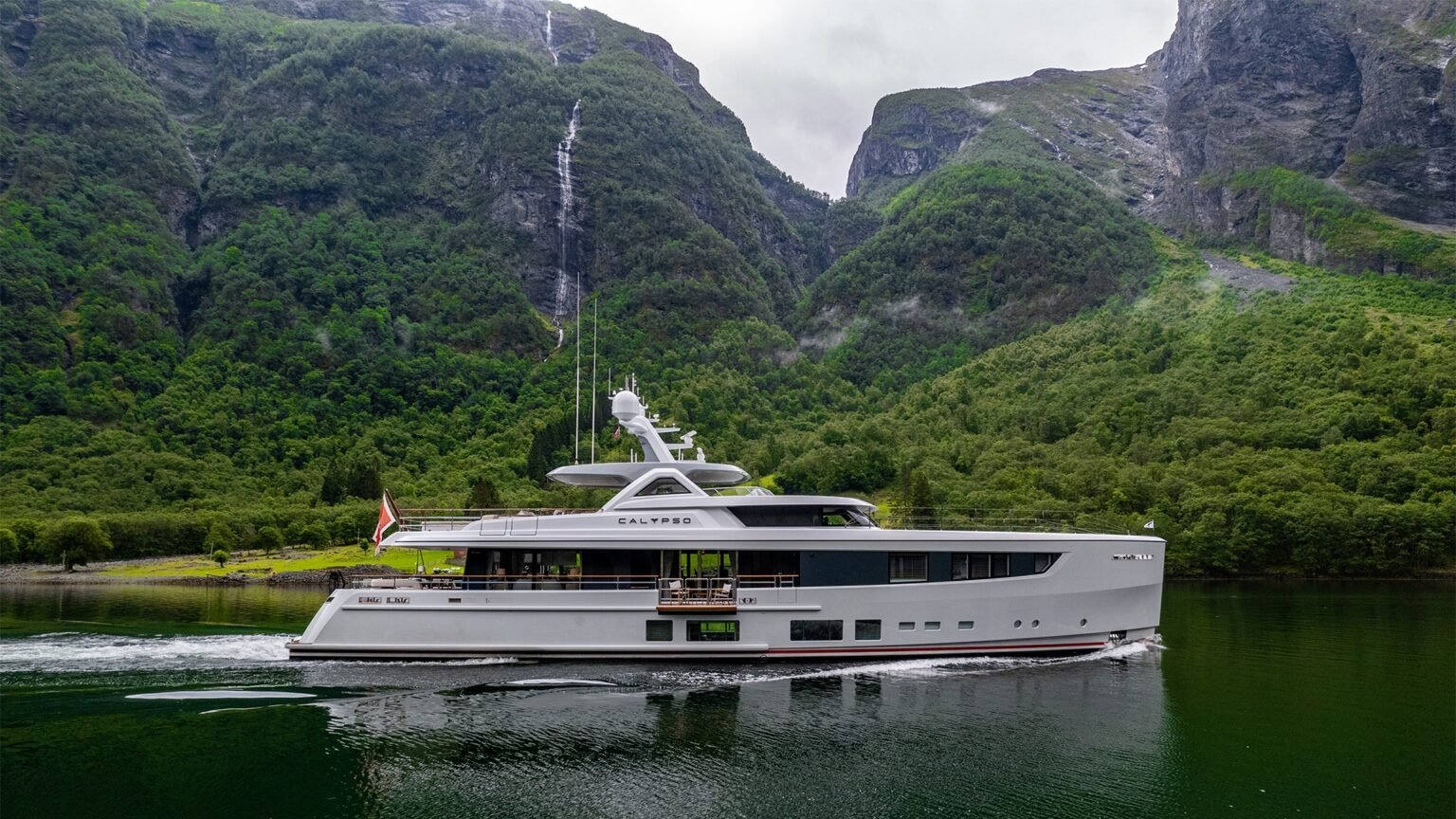 YN19110-Mulder-ThirtySix-CALYPSO-Drone-34-1920x1080-1