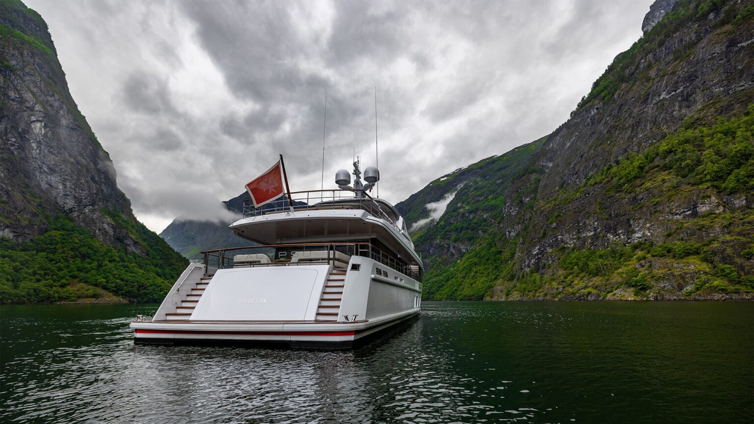 YN19110-Mulder-ThirtySix-CALYPSO-Ext-98-1920x1080-1