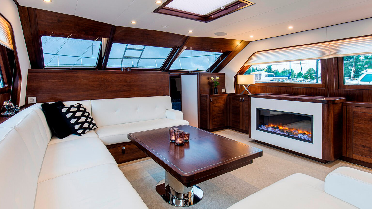 YN21120-Mulder-Wheelhouse-73-Int-05