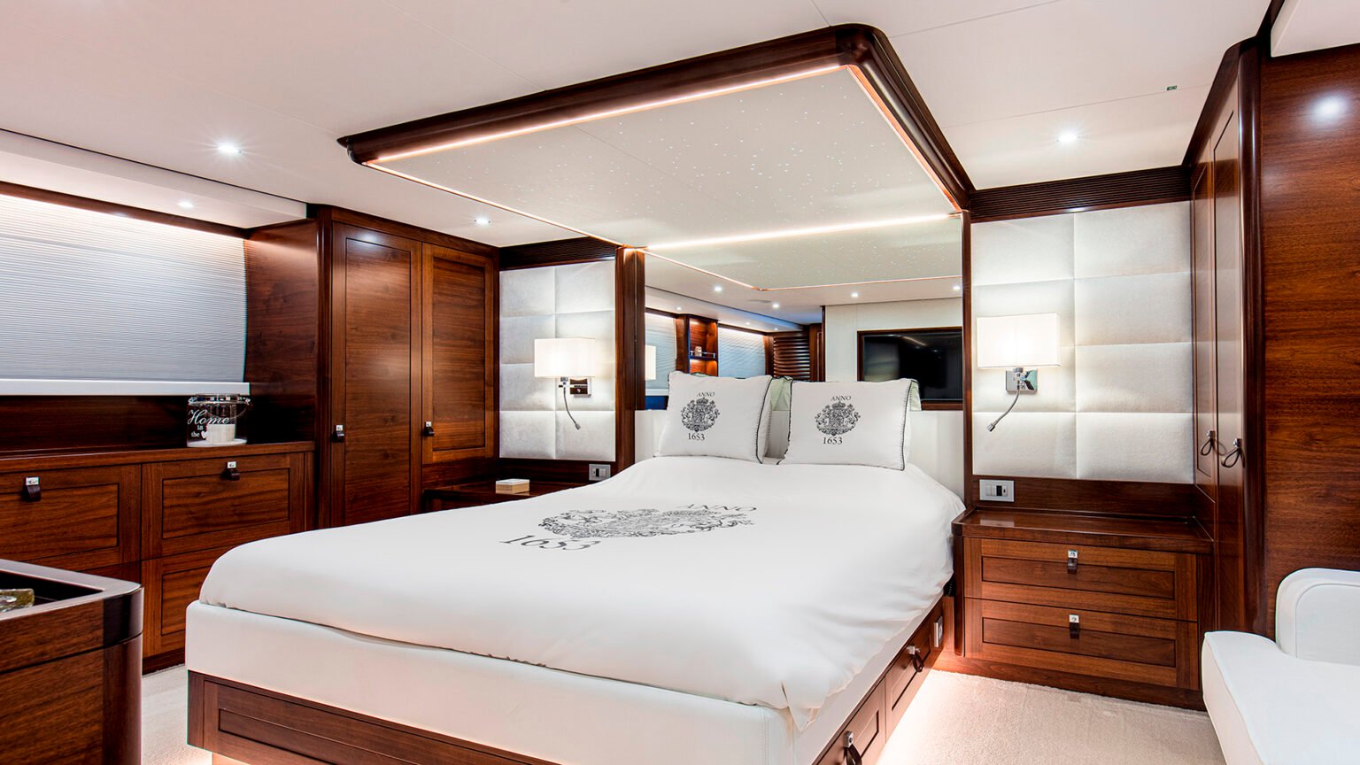 YN21120-Mulder-Wheelhouse-73-Int-08