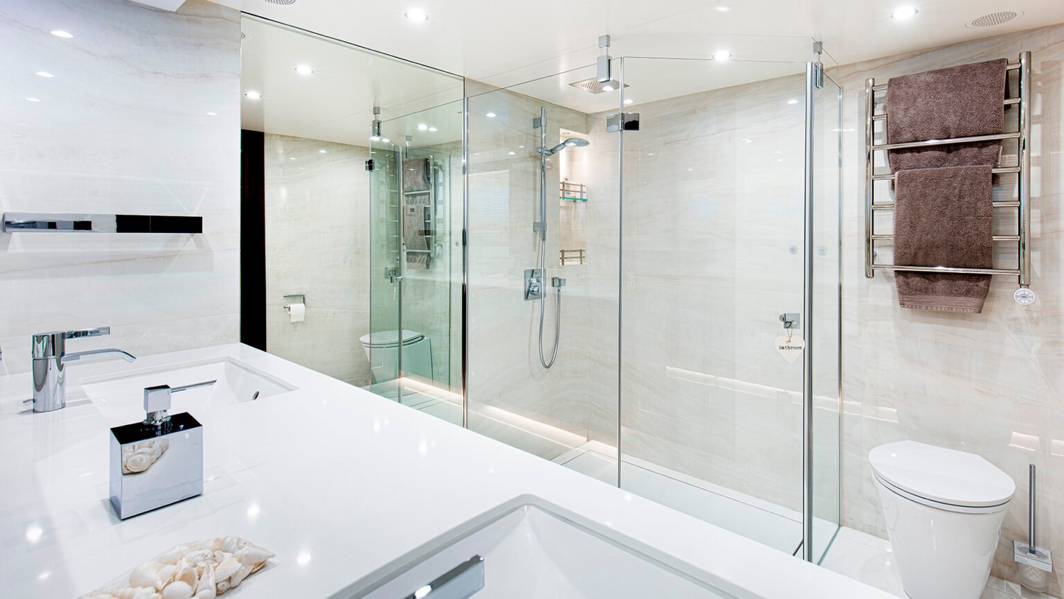 YN21120-Mulder-Wheelhouse-73-Int-12