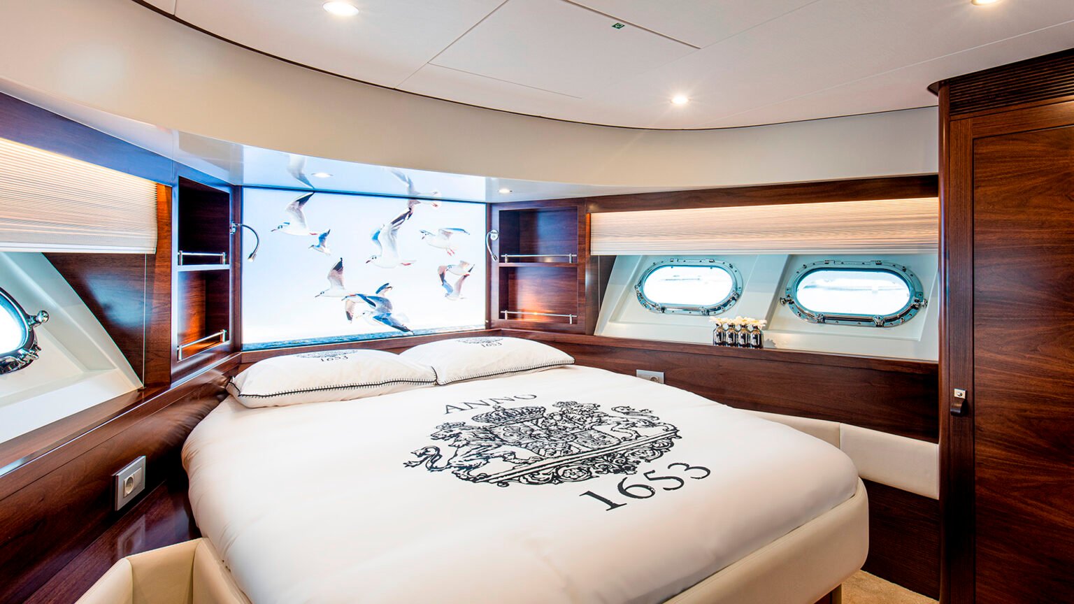 YN21120-Mulder-Wheelhouse-73-Int-13