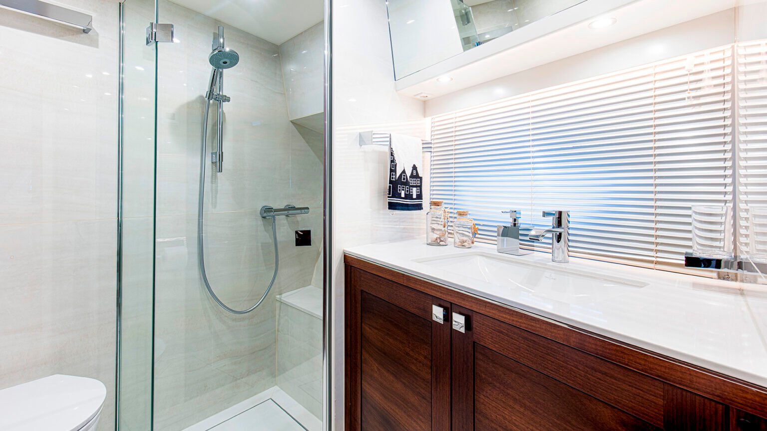 YN21120-Mulder-Wheelhouse-73-Int-14