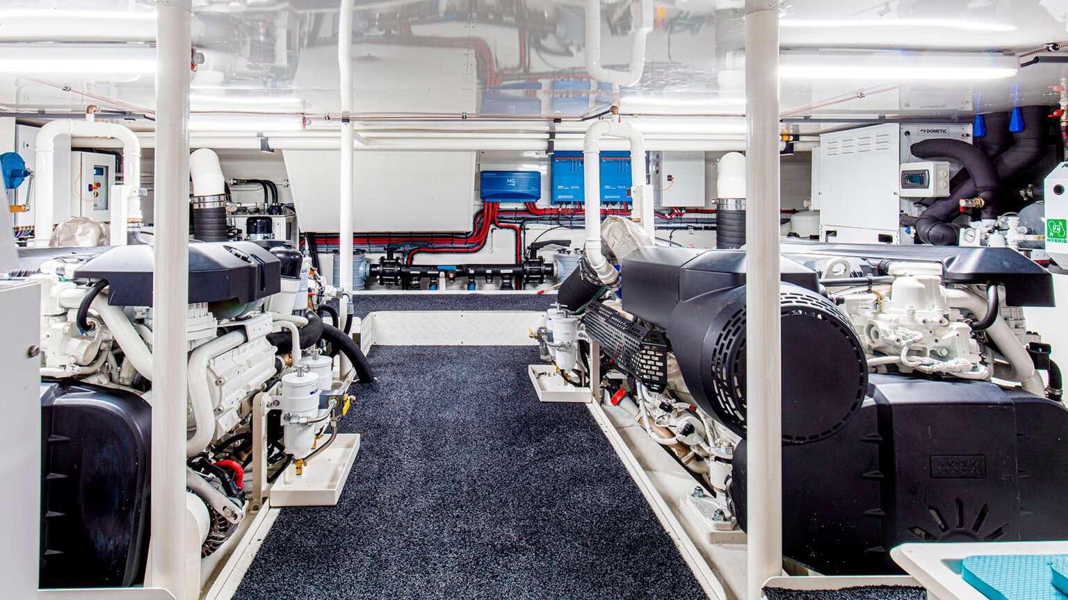 YN21120-Mulder-Wheelhouse-73-Int-15