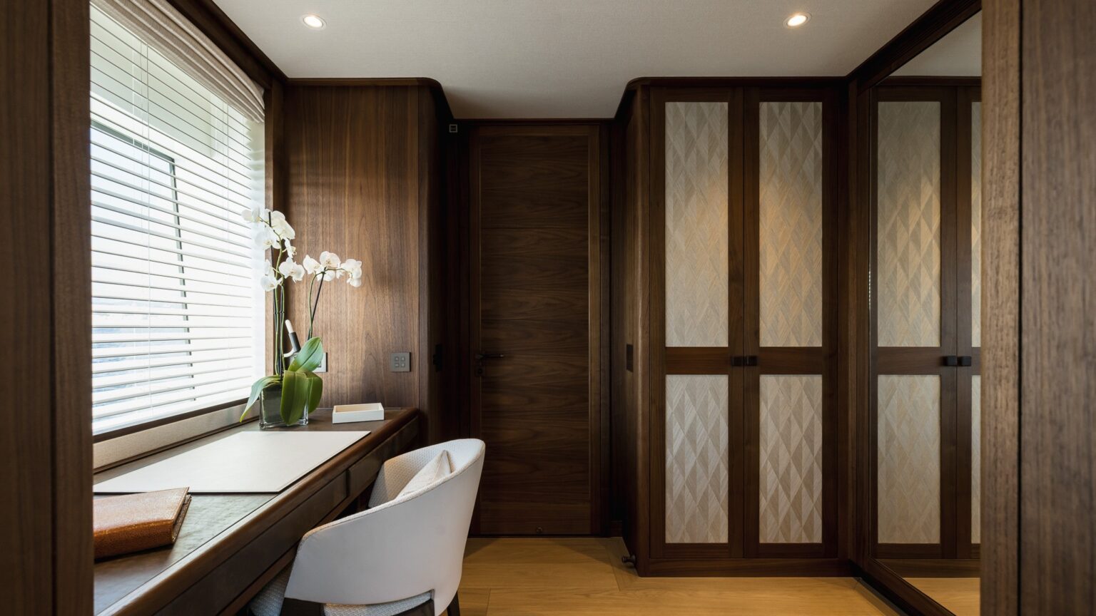 YN21127-Mulder-ThirtySix-Int-49