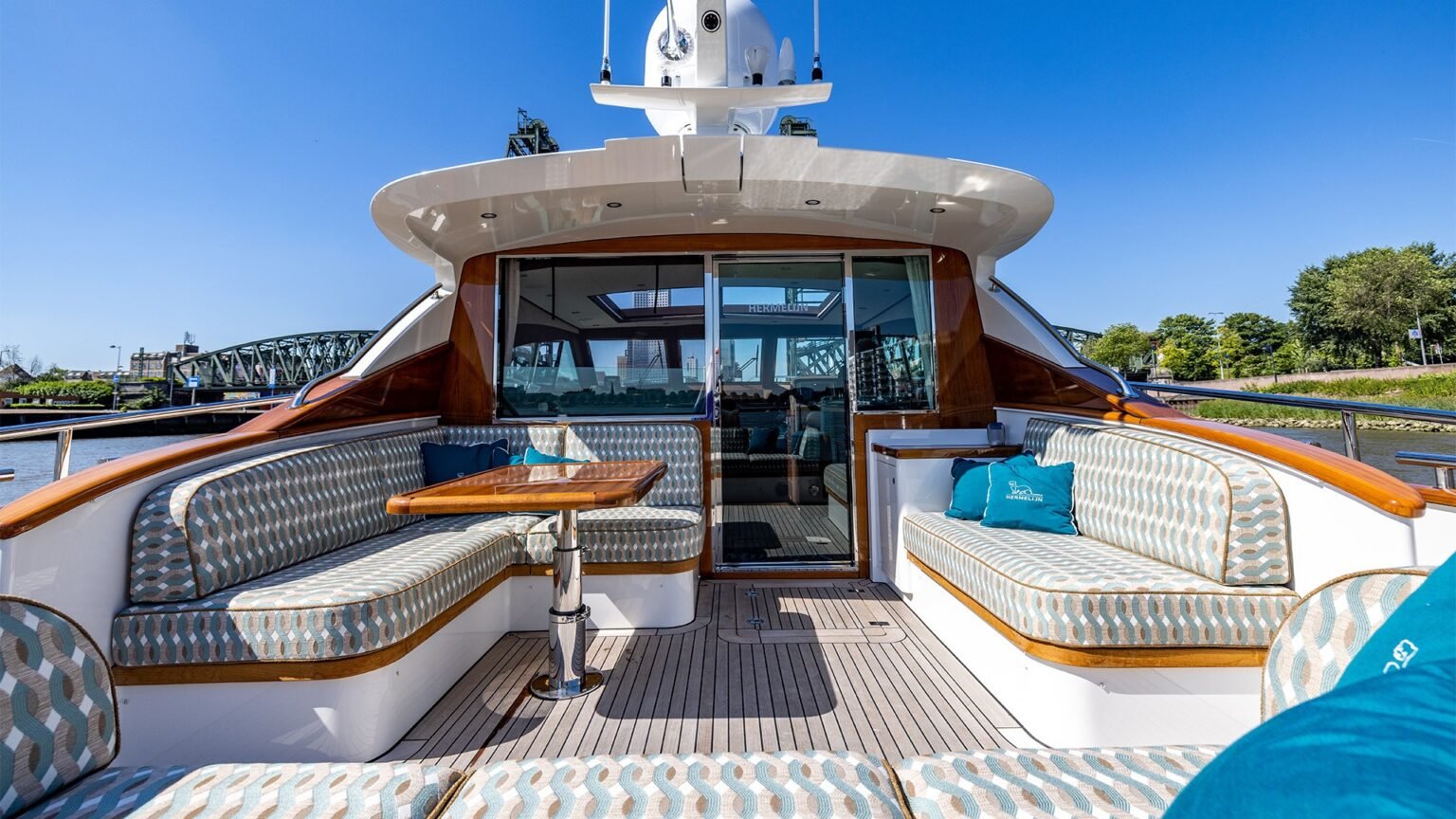 YN22126-Mulder-Favorite-1500-Deck-34-1920x1080-1