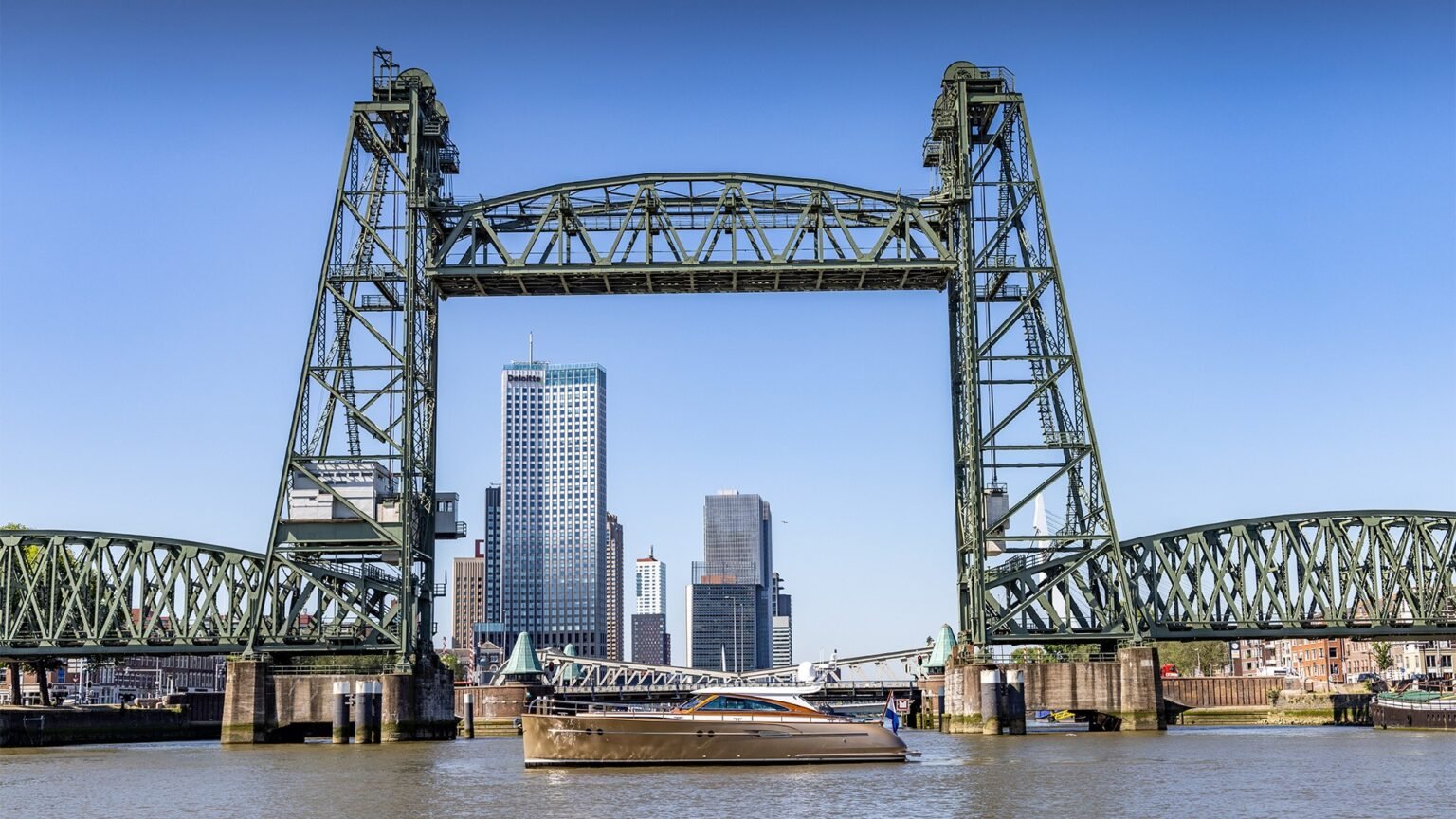 YN22126-Mulder-Favorite-1500-Ext-78-1920x1080-1