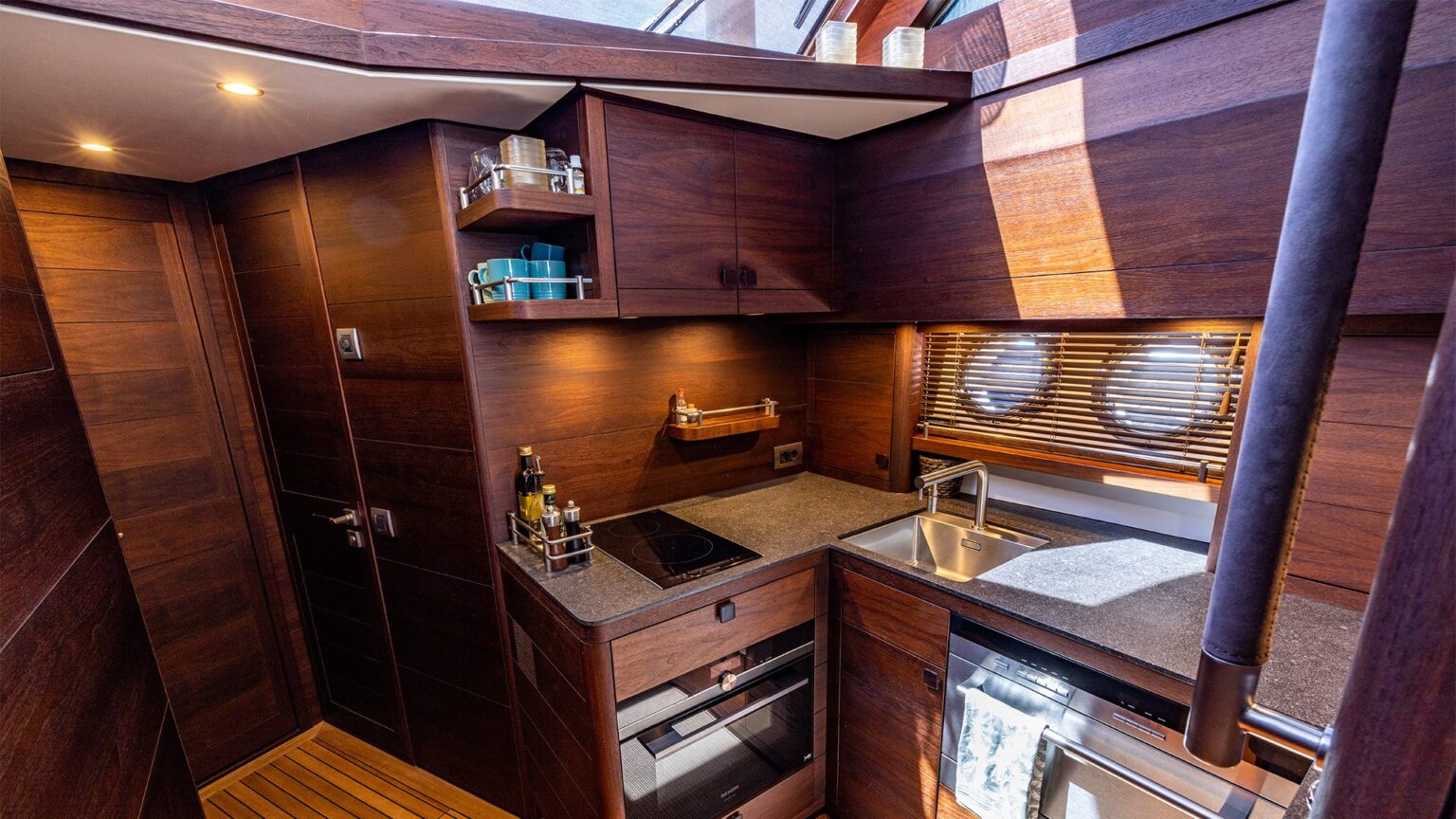 YN22126-Mulder-Favorite-1500-Int-80-1920x1080-1