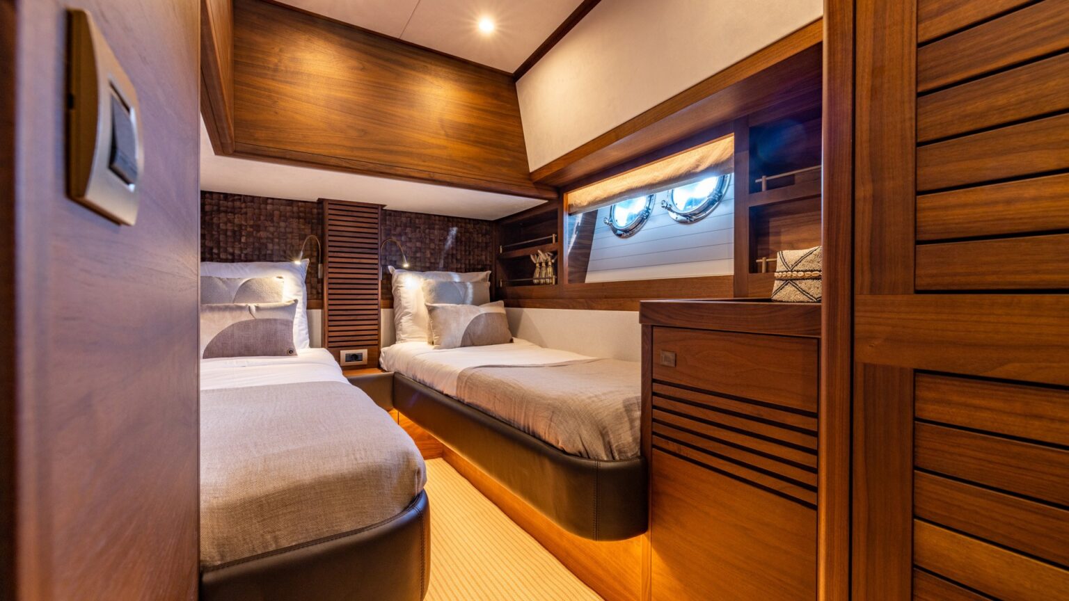 YN22133-Mulder-Favorite-1500-Int-44k