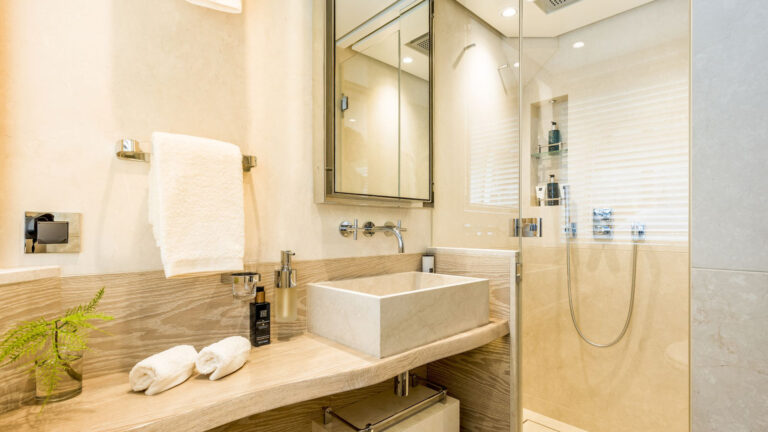 28-Mulder-Calypso-VIP-Cabin-1